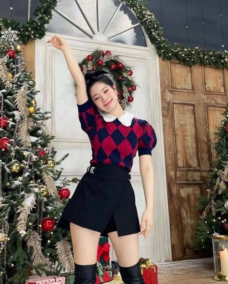 outfit dahyun twice (instagram.com/dahyuntwicey)