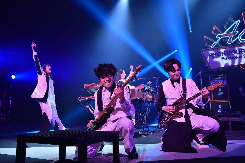 Ryokuoushoku Shakai saat konser di Fukuoka, Jepang pada Mei 2022 (instagram.com/ryokushaka_official)