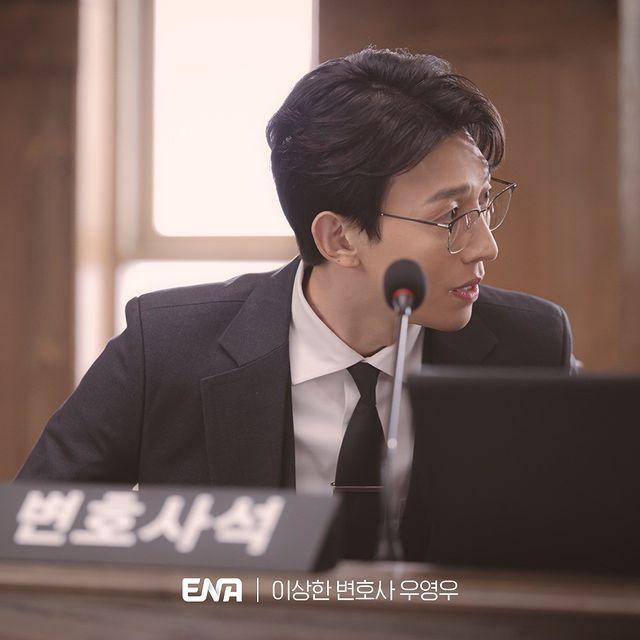 Kang Ki Young di drama Extraordinary Attorney Woo (instagram.com/channel.ena.d)