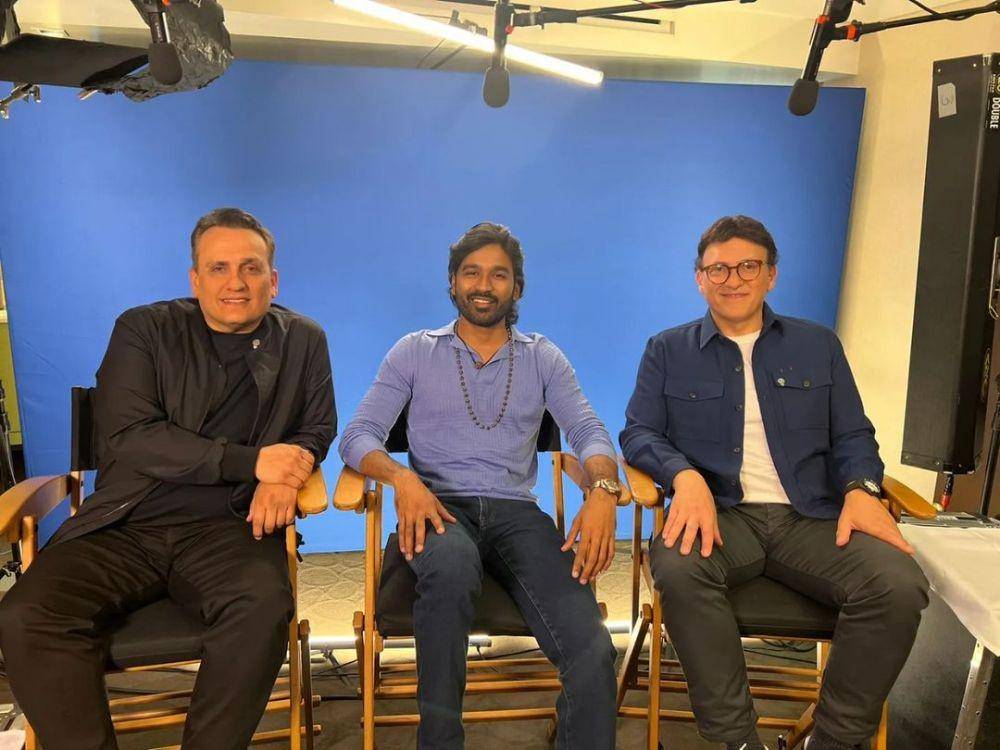 Dhanush (tengah) yang diapit oleh Russo Brothers (instagram.com/dhanushkraja)