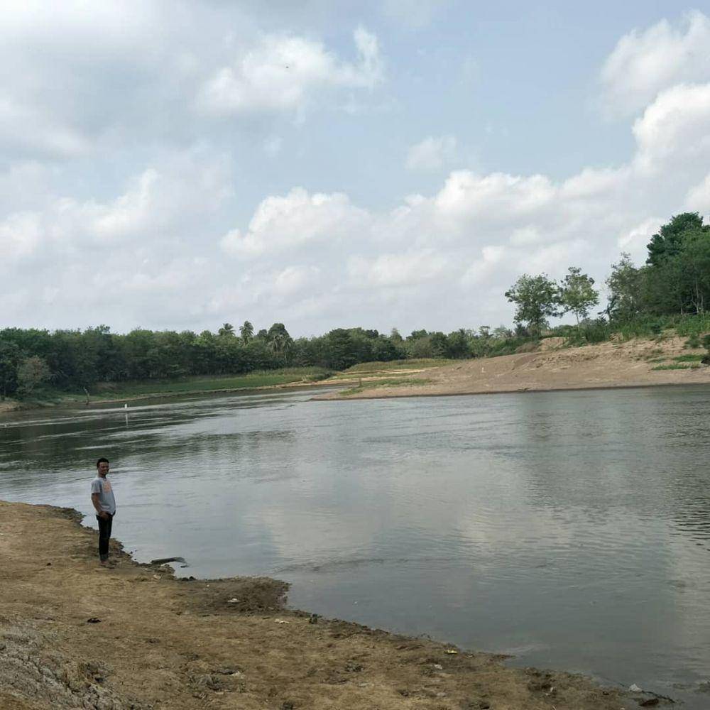 Pantai Pasir Payuputat yang terbentuk dari aliran Sungai Lematang (instagram.com/bedi_prabu)