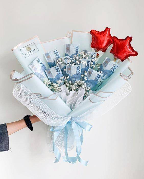 ilustrasi bouquet uang (pinterest.com/  Uni Nopi)