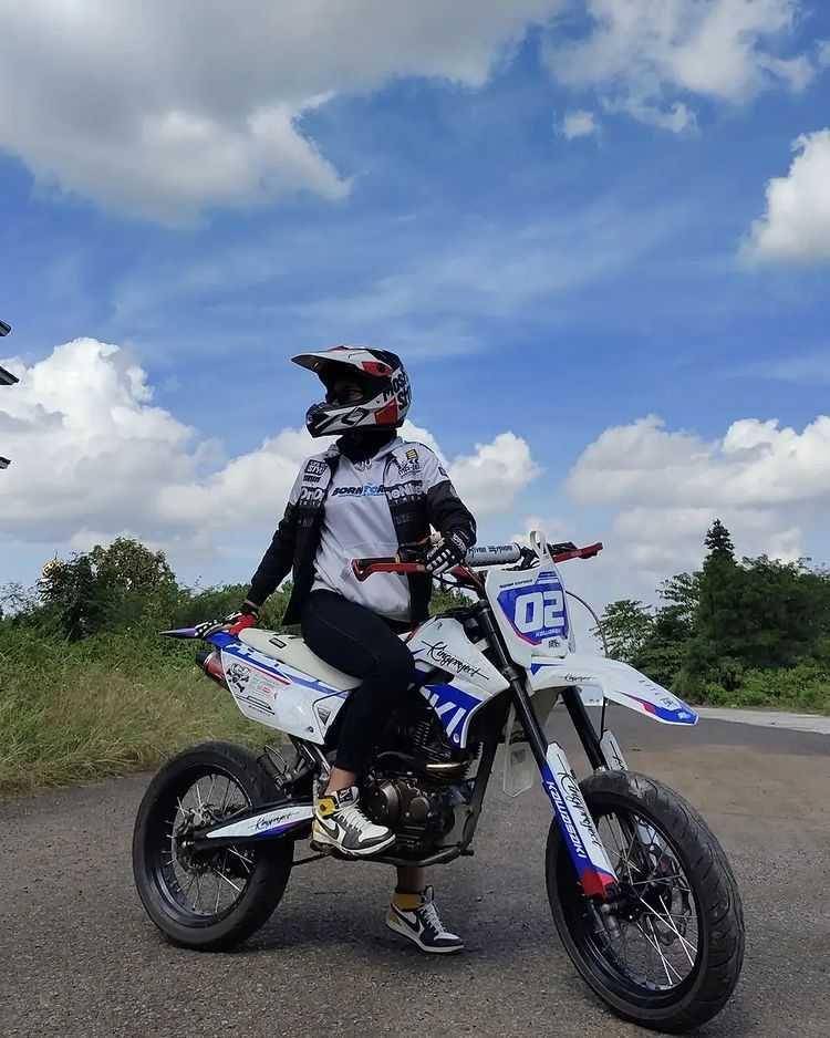 ilustrasi motor ngabers (instagram.com/supermotocantik)