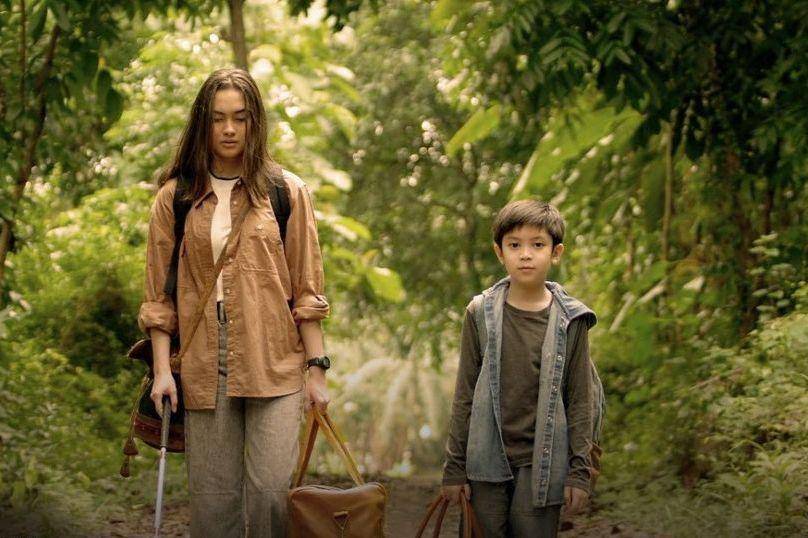 Caitlin Halderman dan Jovarel Callum dalam film Ivanna (dok. MD Pictures/Ivanna)