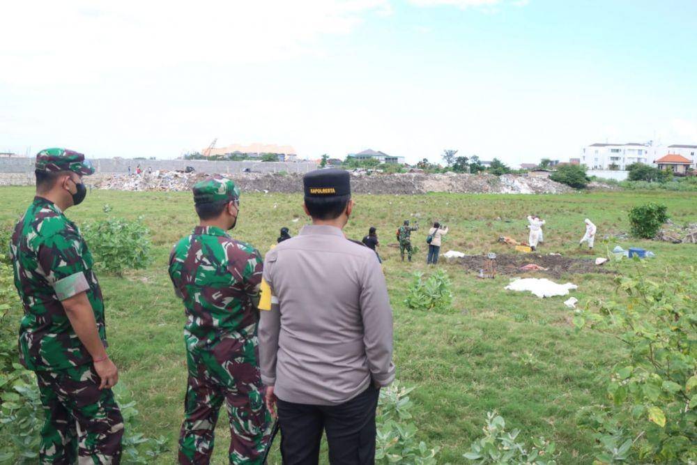 Pemotongan sapi terinfeksi PMK di wilayah Denpasar Barat. (Dok.IDN Times/Polresta Denpasar)