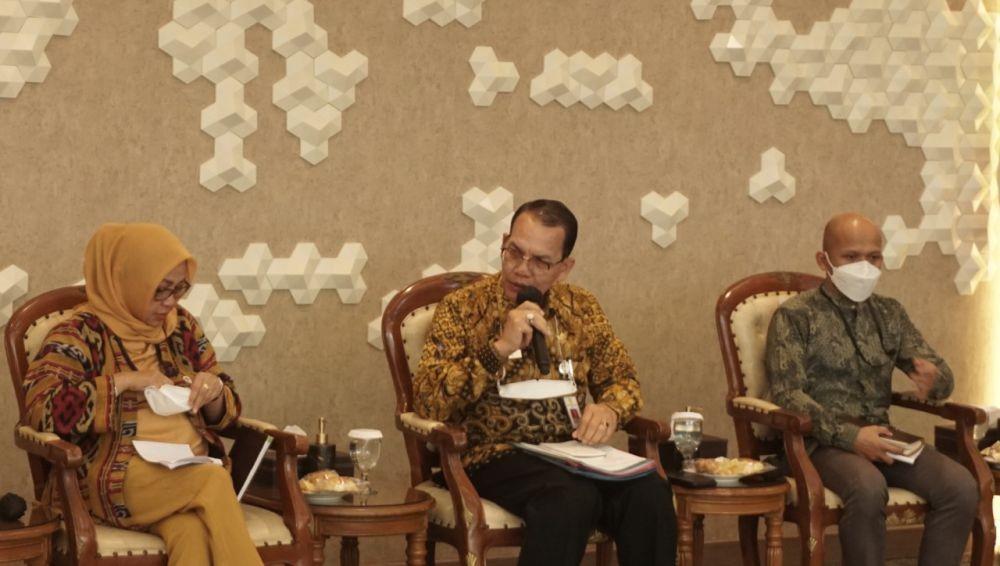Direktur Jenderal Prasarana dan Sarana Pertanian (PSP) Kementerian Pertanian (Kementan), Ali Jamil, dalam jumpa pers di Kantor Kementerian Koordinator Bidang Perekonomian Jumat, (15/72022). (Dok. Kementan)