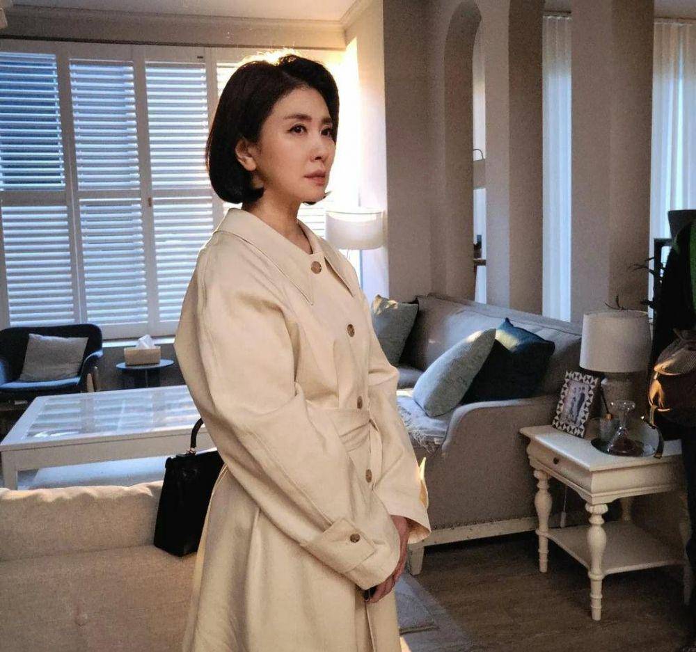 Lee Il Hwa di drama Eve (instagram.com/leeilhwa_22la)