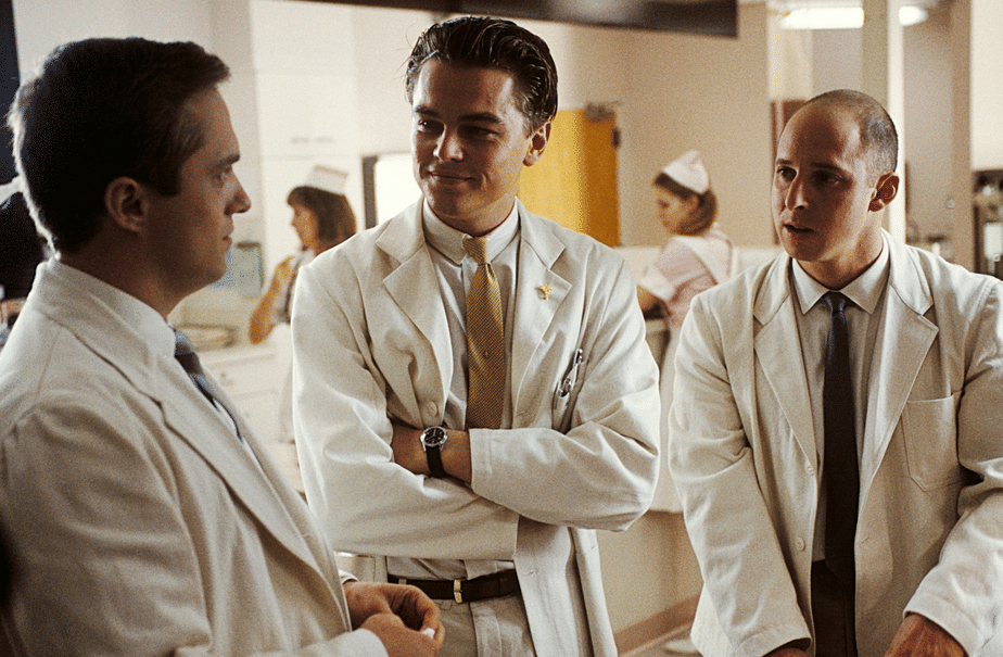 salah satu adegan di Catch Me If You Can (Dok. Dreamworks/Catch Me If You Can)