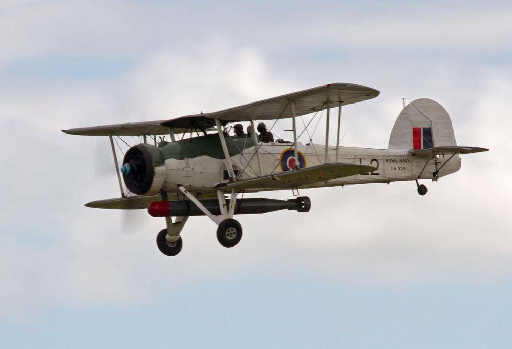 pesawat tempur Fairey Swordfish (wikimedia.org)