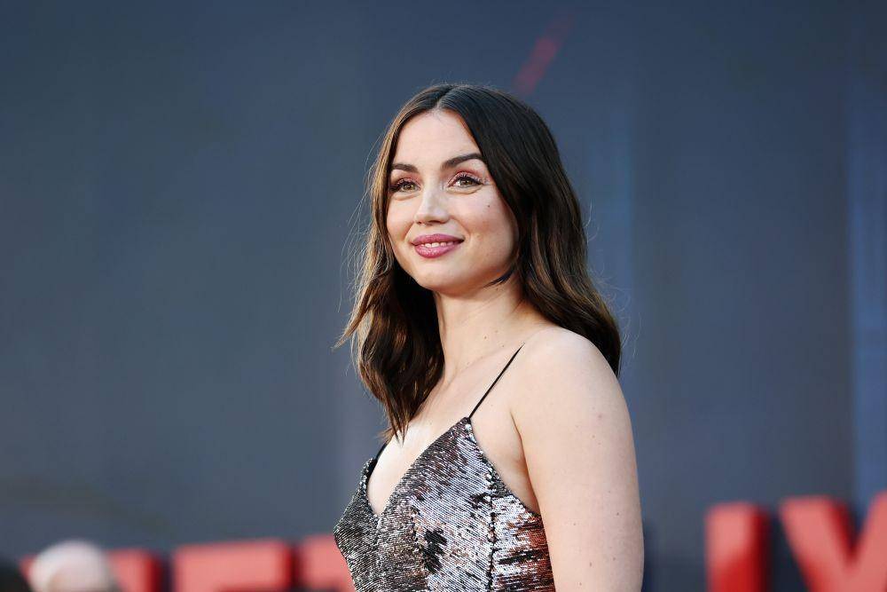 Ana de Armas di konferensi pers film The Gray Man (dok. Netflix)