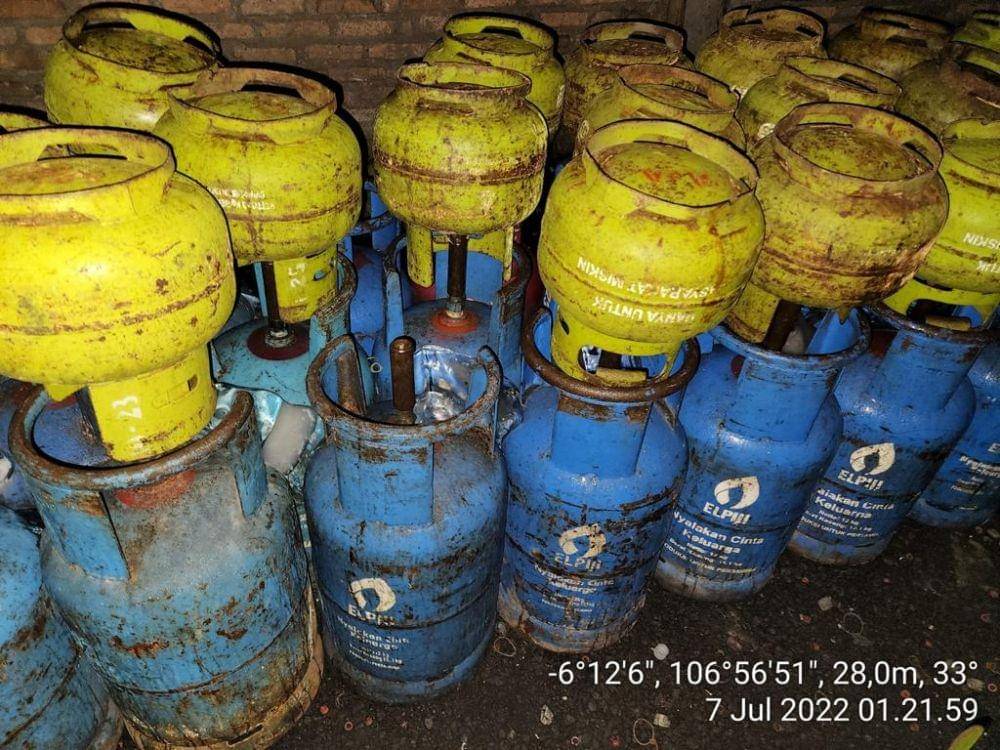 Bareskrim Polri berhasil membongkar sindikat pengoplos gas subsidi tiga kilogram di Jakarta Timur (dok. Humas Polri)