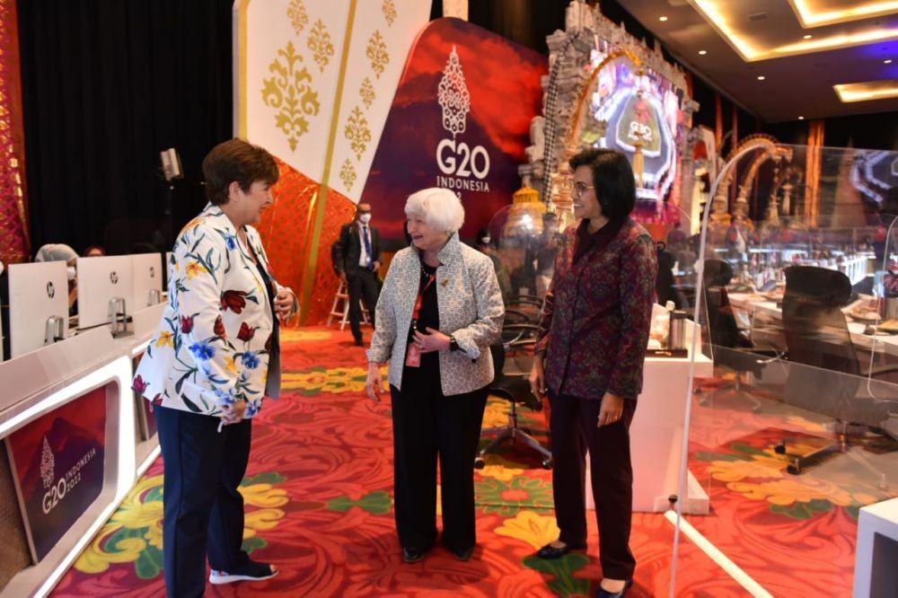 Menkeu, Sri Mulyani Indrawati bersama dengan Menkeu AS, Janet Yellen dan Managing Director IMF, Kristalina Georgieva dalam Pertemuan Finance Ministers and Central Bank Governor Meeting (FMCBG) G20 Indonesia di Bali (dok. Kemenkeu RI)
