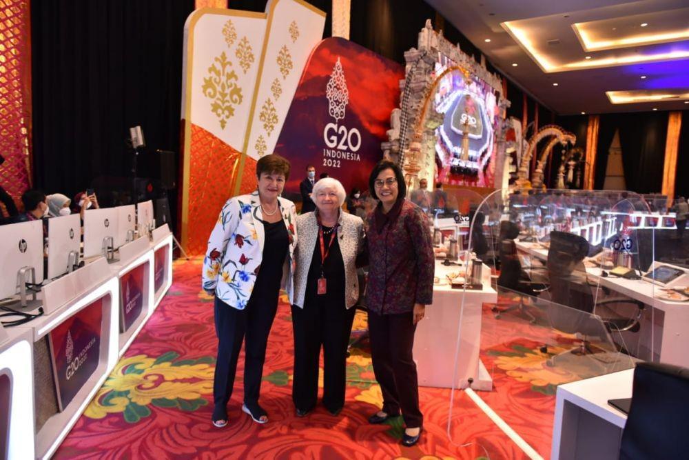 Menkeu, Sri Mulyani Indrawati bersama dengan Menkeu AS, Janet Yellen dan Managing Director IMF, Kristalina Georgieva dalam Pertemuan Finance Ministers and Central Bank Governor Meeting (FMCBG) G20 Indonesia di Bali (dok. Kemenkeu RI)