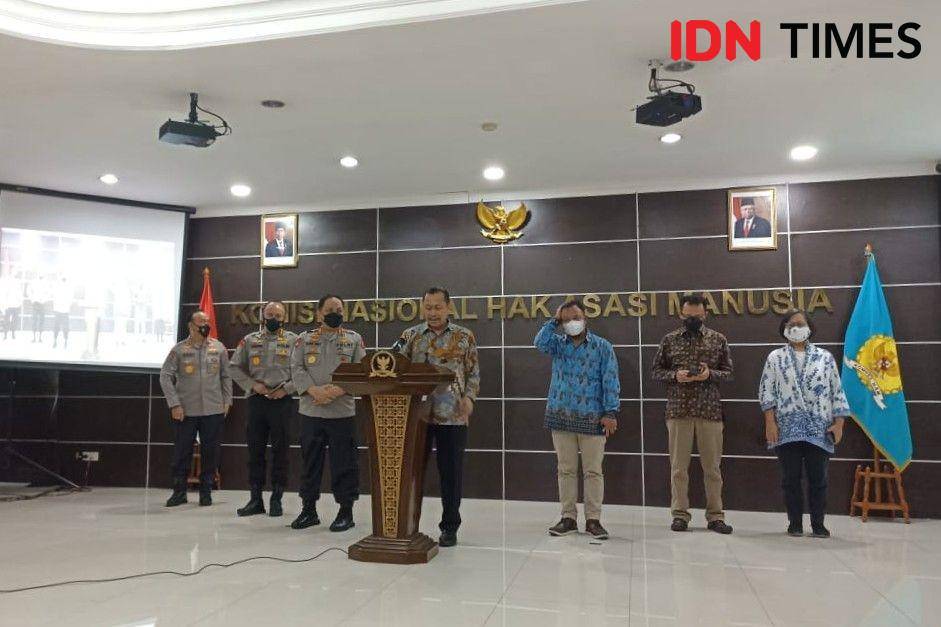 Konferensi pers di Komnas HAM, Jumat (15/7/2022). (IDN Times/Lia Hutasoit)