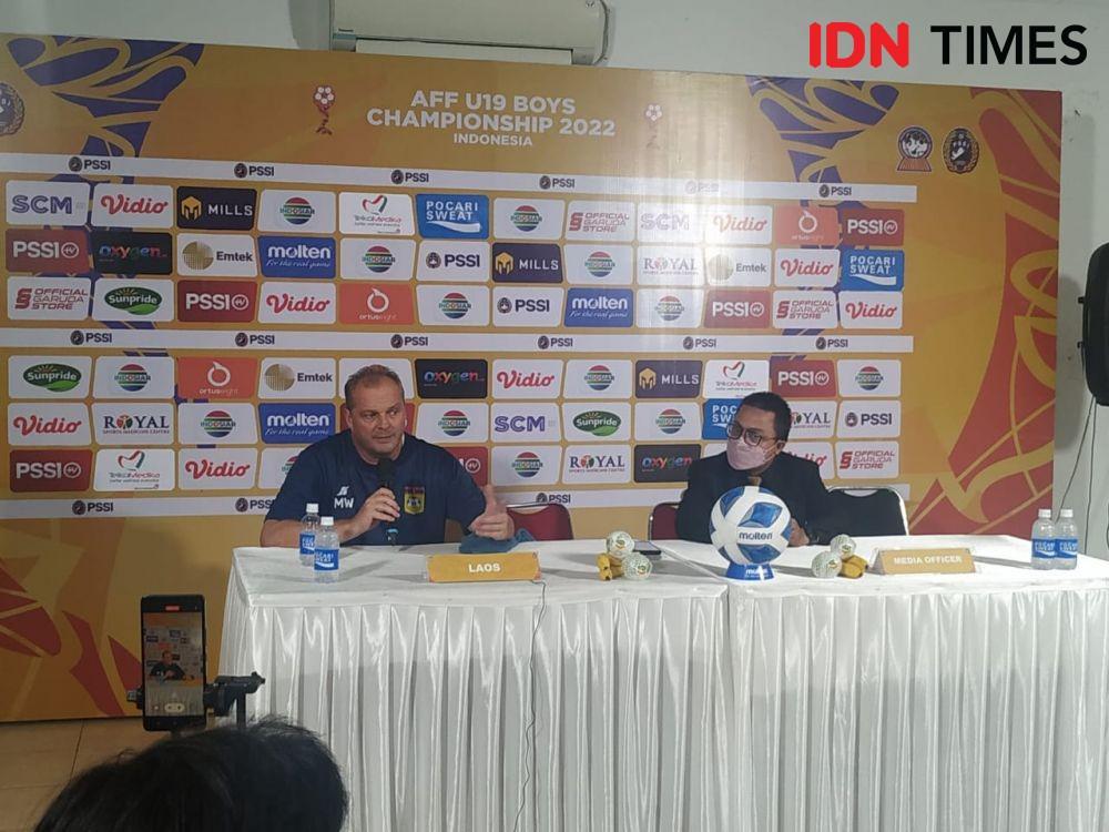 Pelatih Timnas Laos, Hans Michael Weiss. (IDN Times/Sandy Firdaus)