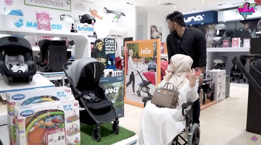 Irish Bella beli perlengkapan bayi (YouTube.com/Aish Tv)