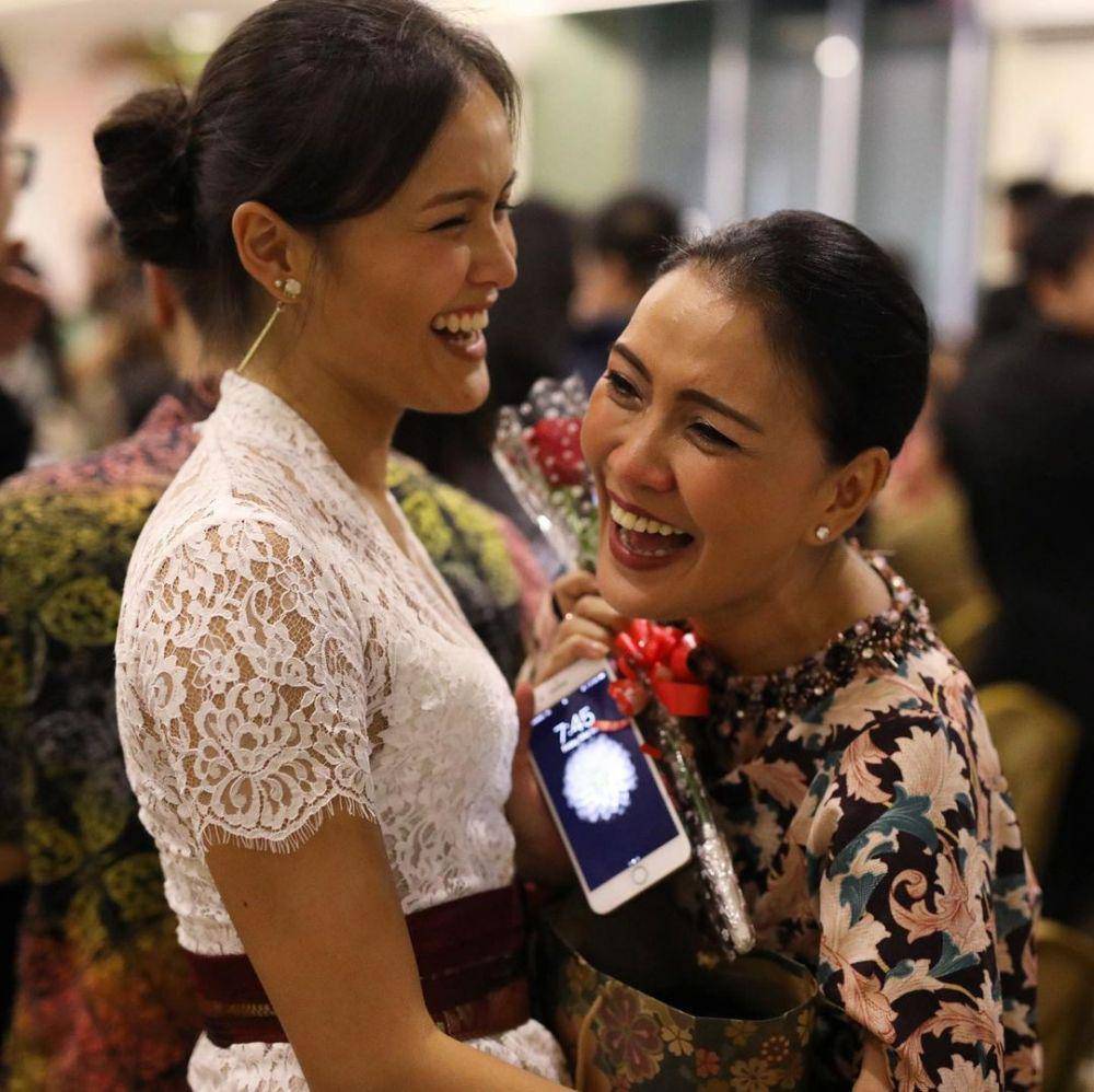 Tara Marie bersama sang ibu Becky Tumewu. (ig/taradermawan)