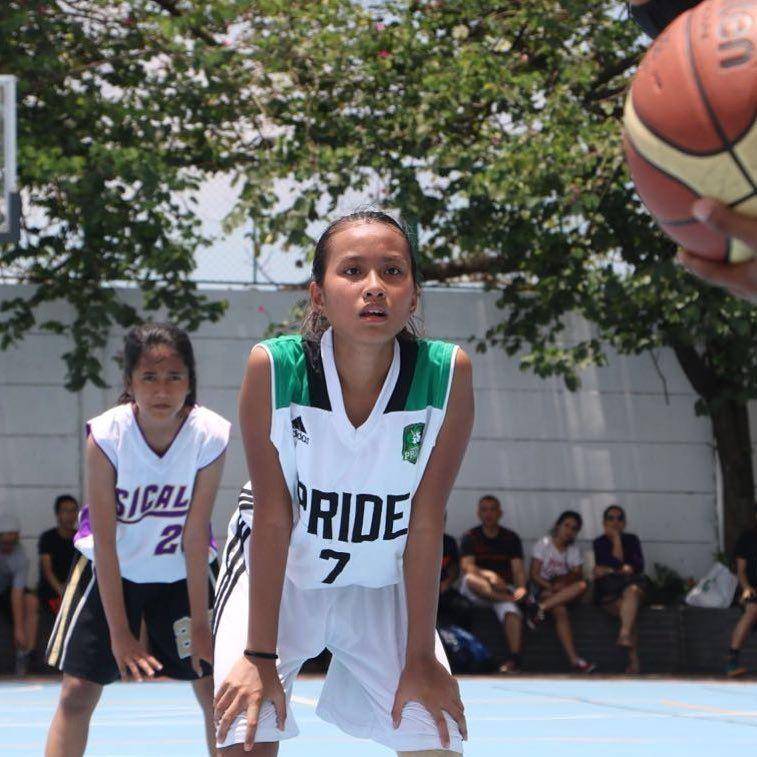 Tara saat bermain basket. (ig/taradermawan)