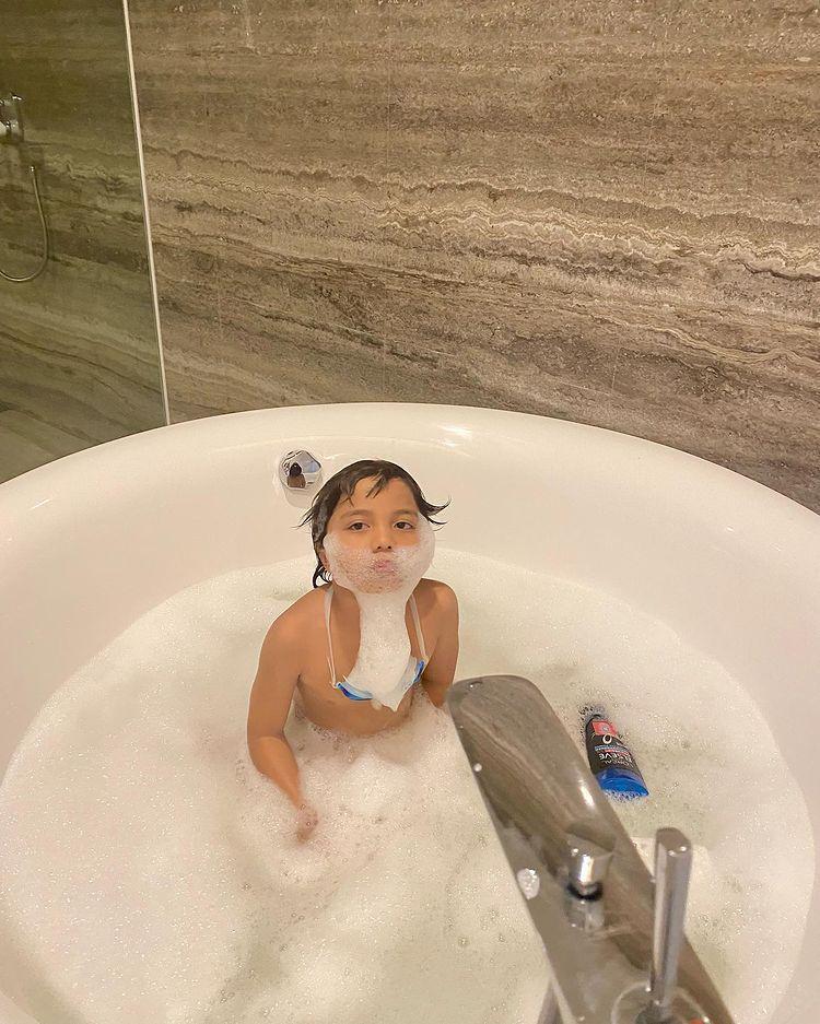 potret anak terakhir vs cucu pertama (instagram.com/qahtanhalilintar))