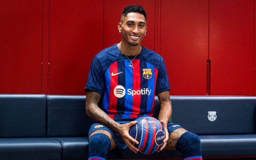 Raphinha resmi berseragam Barcelona (twitter.com/FCBarcelona)