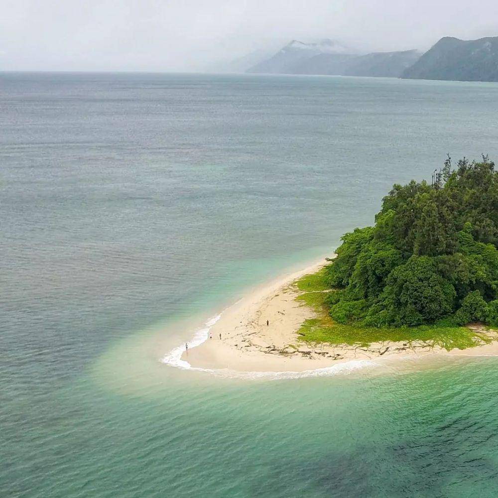 Pulau Um, Sorong (instagram.com/andriees)
