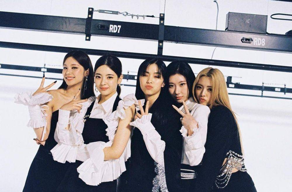album terbaru ITZY CHECKMATE (instagram.com/itzy.all.in.us)