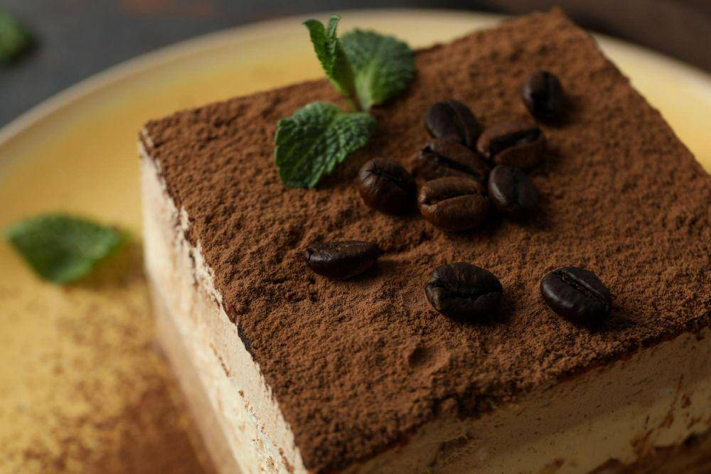 ilustrasi mousse kopi alpukat (freepik.com/atlascompany)