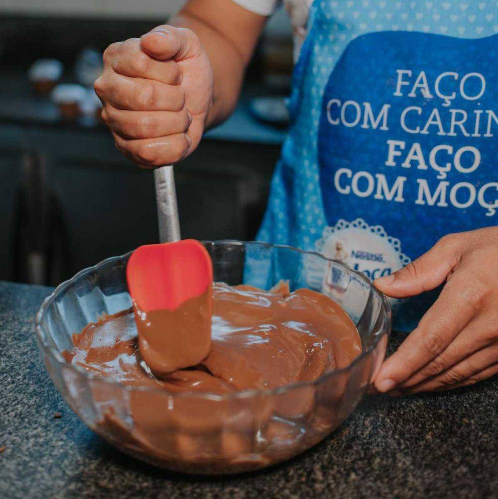 Ilustrasi membuat lapisan cokelat(pexels.com/@rabello/)