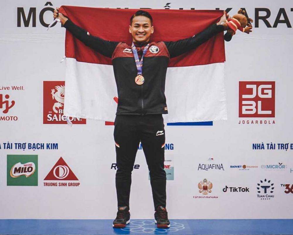 Zigi Zaresta dengan medali emas (Instagram.com/zigizaresta)