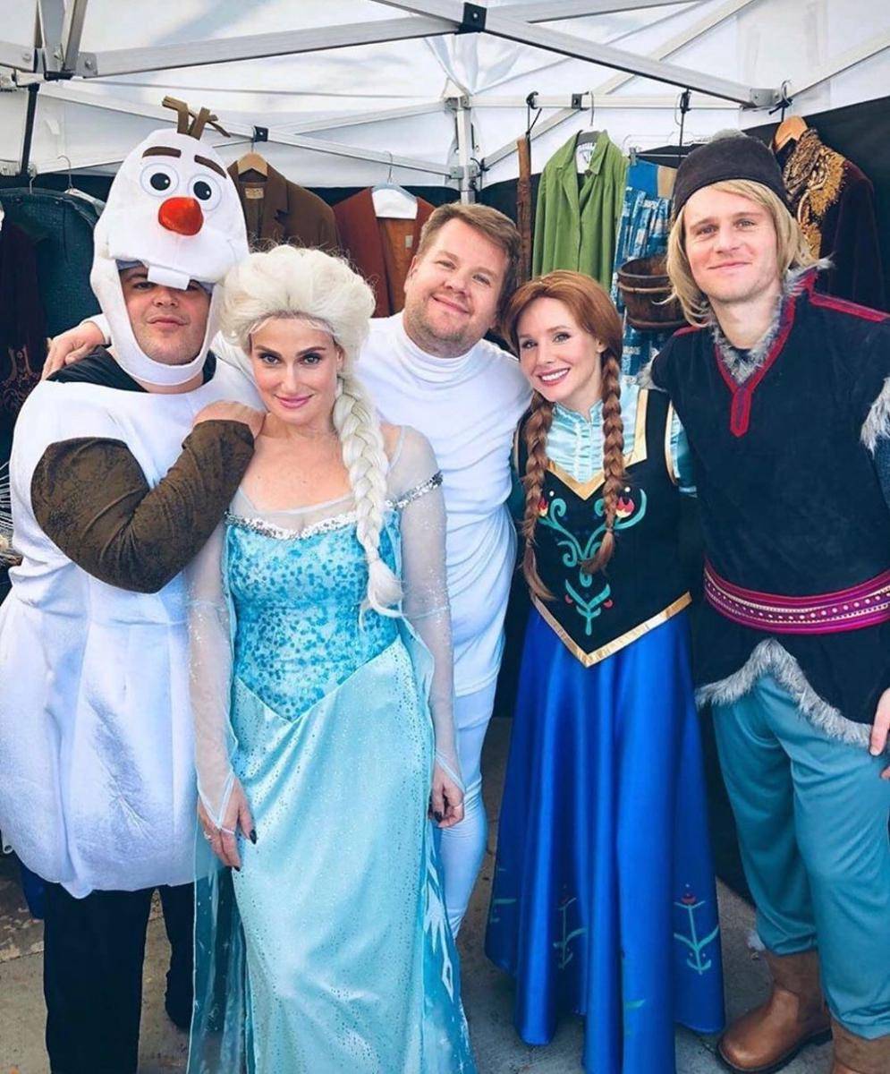 Kristen Bell bersama dubber Frozen (instagram.com/kristenanniebell)