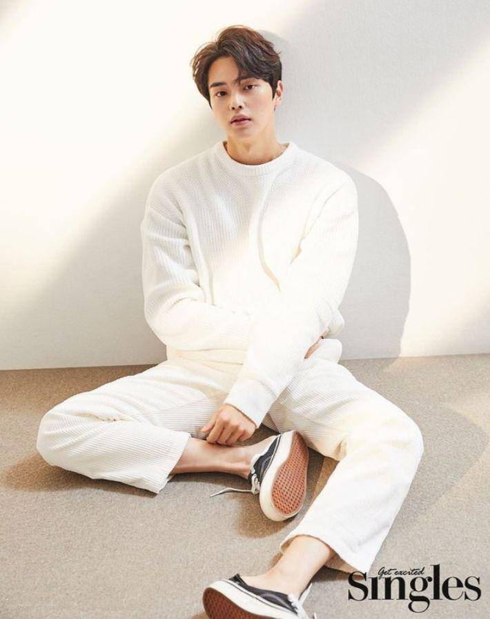 OOTD ala Song Kang (instagram.com/songkang_b)