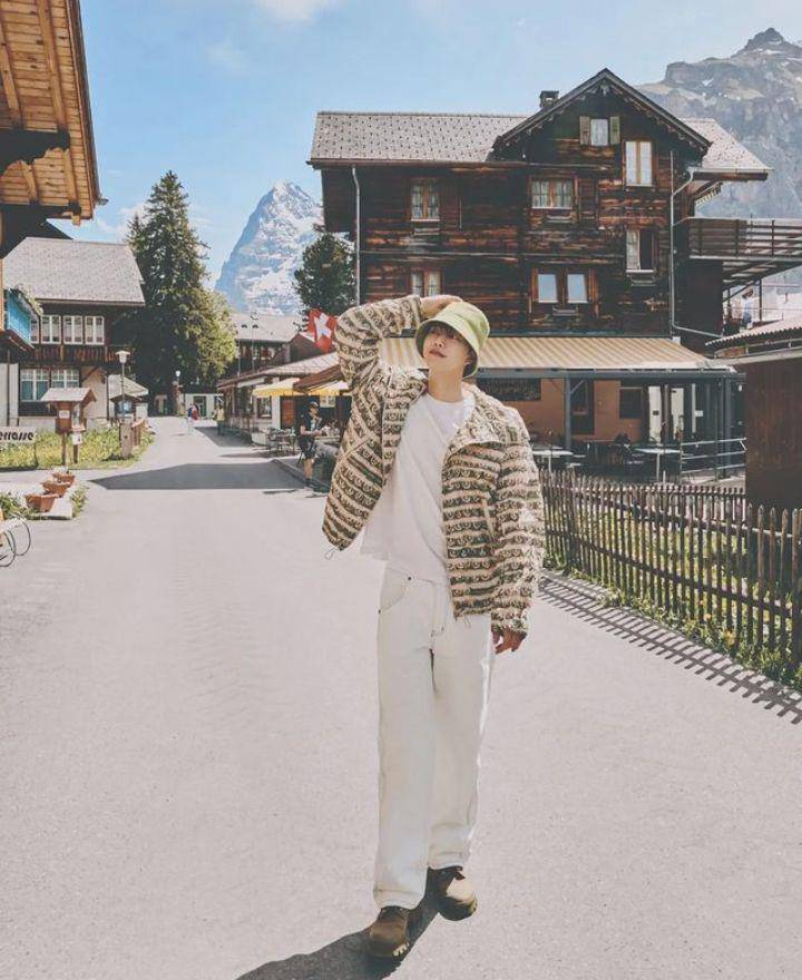 OOTD ala Song Kang (instagram.com/songkang_01)