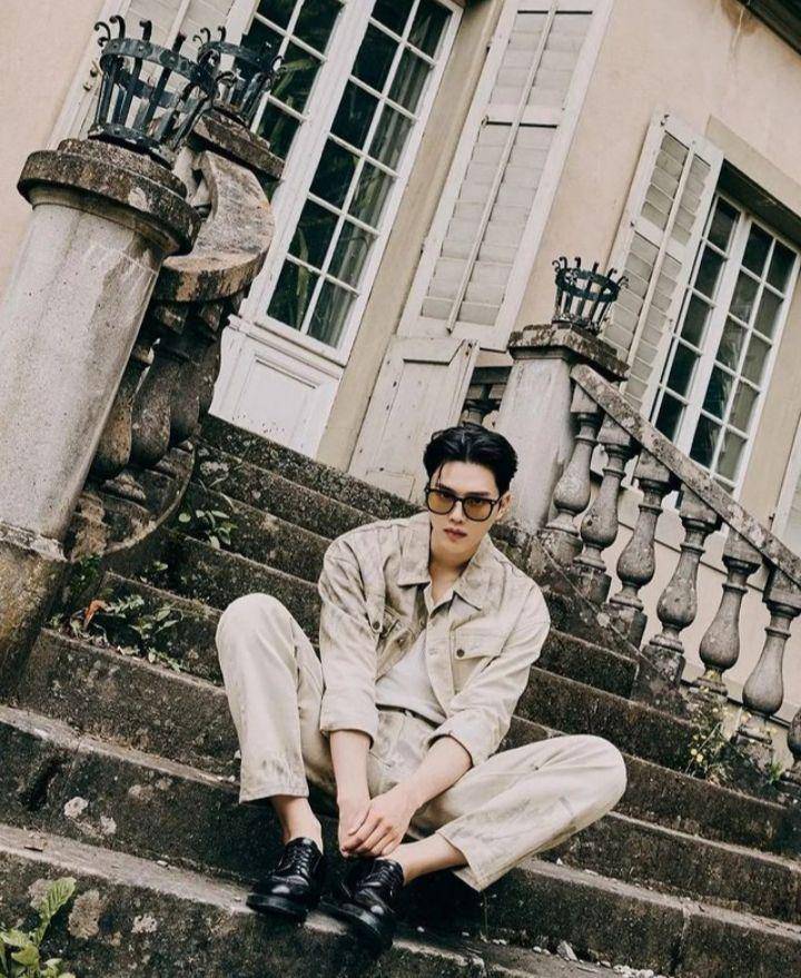 OOTD ala Song Kang (instagram.com/songkang_01)