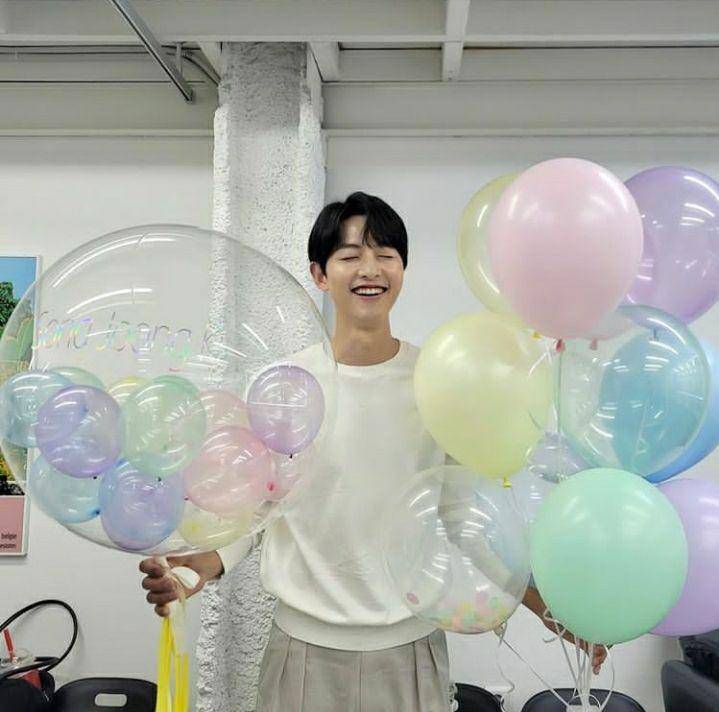 Song Joong Ki (instagram.com/hi_songjoongki)