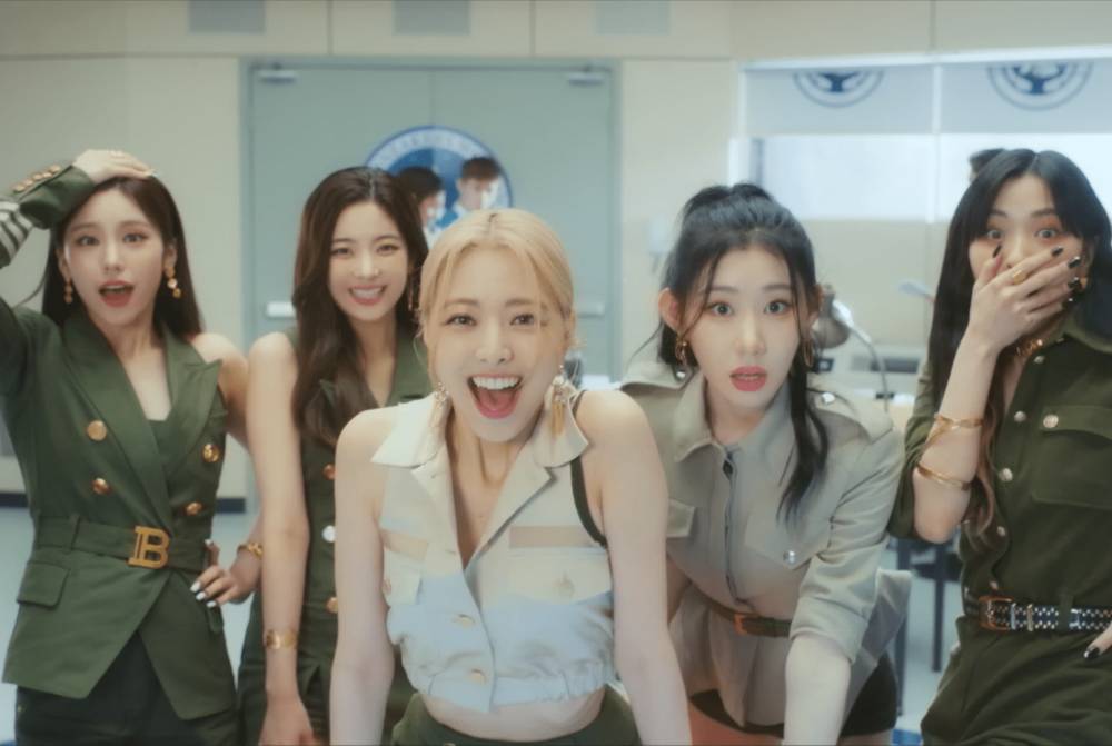 konsep unik mv itzy (youtube.com/JYPentertaiment)