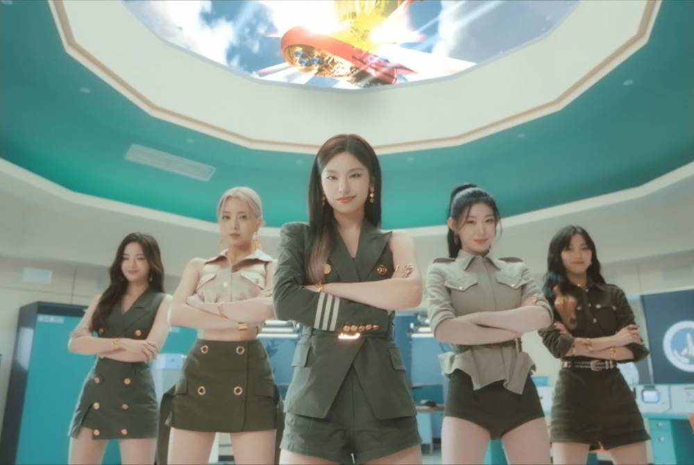 tiga zaman berbeda di mv itzy (youtube.com/JYPentertaiment)