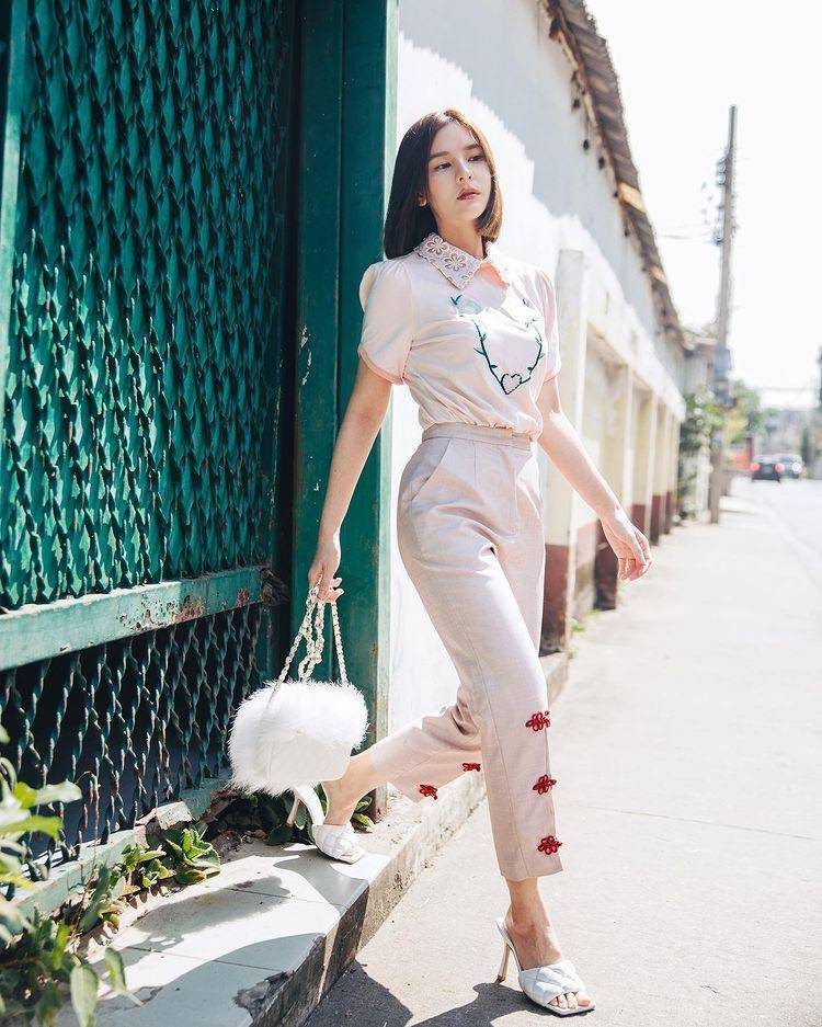 potret Aom Sushar (instagram.com/aom_sushar)