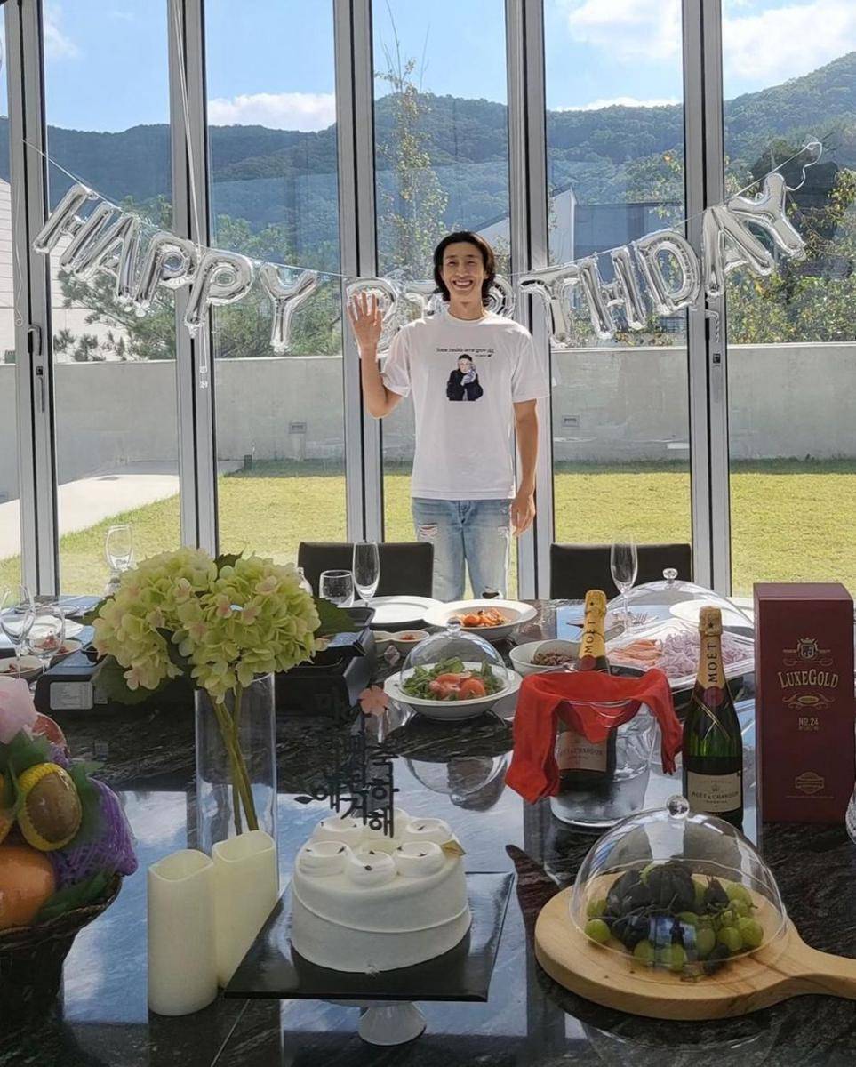 Ulang tahun Kang Ki Young di rumah mewahnya (instagram.com/booboo2injo)