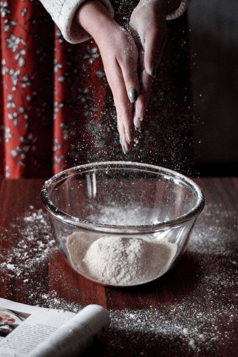 ilustrasi gambar tepung maizena (unsplash.com/zoe)