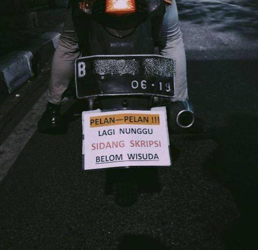 tulisan harap hati-hati (instagram.com/visual.jalanan)