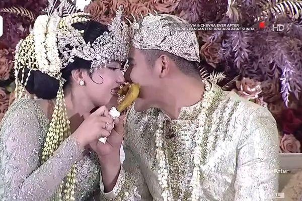 10 Potret Prosesi Mapag Pangantin Via Vallen dan Chevra Yolandi