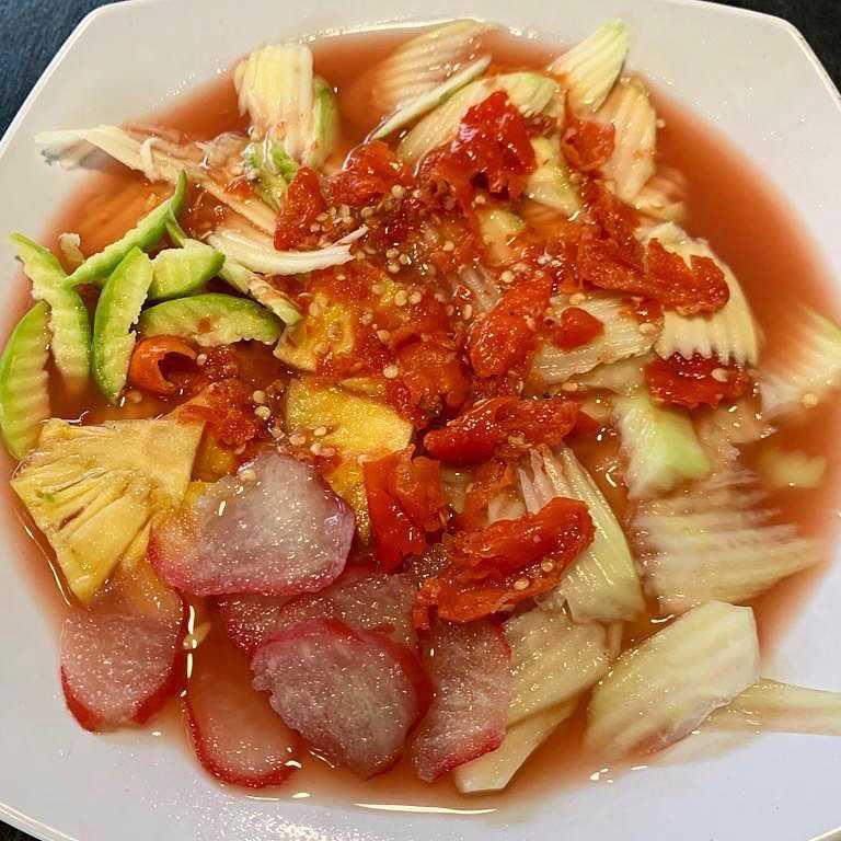 Rujak buah (instagram.com/warungrujakwareg)