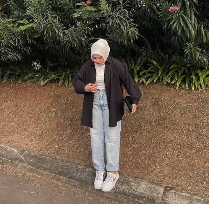 ootd hijab ke kampus (instagram.com/s.sraaa)