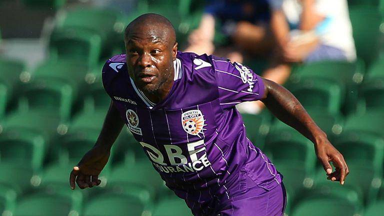 William Gallas berseragam Perth Glory. (skysports.com)