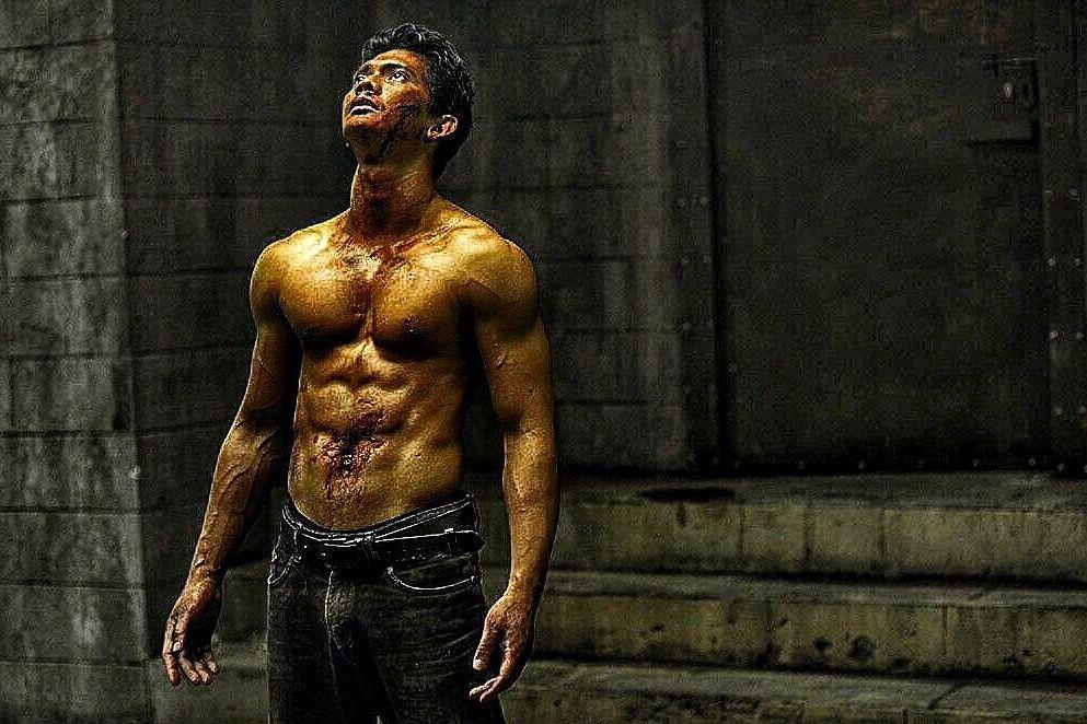 Jago Bela Diri, 11 Film dan Series Iko Uwais Bikin Deg-degan