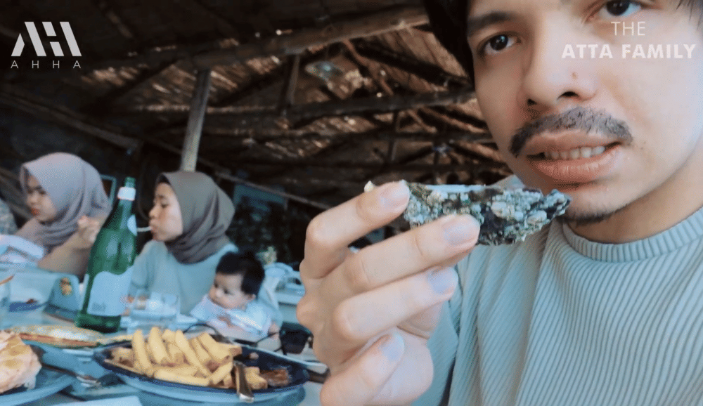 momen Atta dan Aurel makan seafood di Italia (youtube.com/attahalilintar)