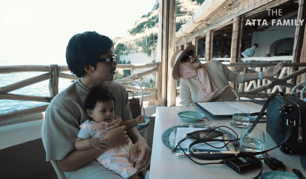 momen Atta dan Aurel makan seafood di Italia (youtube.com/attahalilintar)