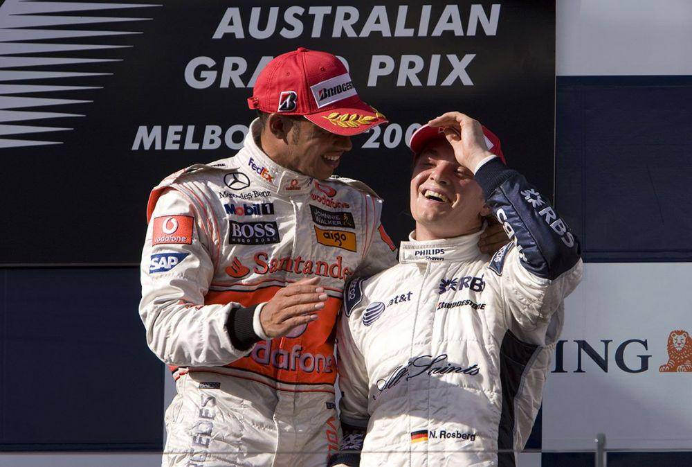 Lewis Hamilton dan Nico Rosberg saat naik podium pada GP Australia 2008 (twitter.com/CrystalRacing)