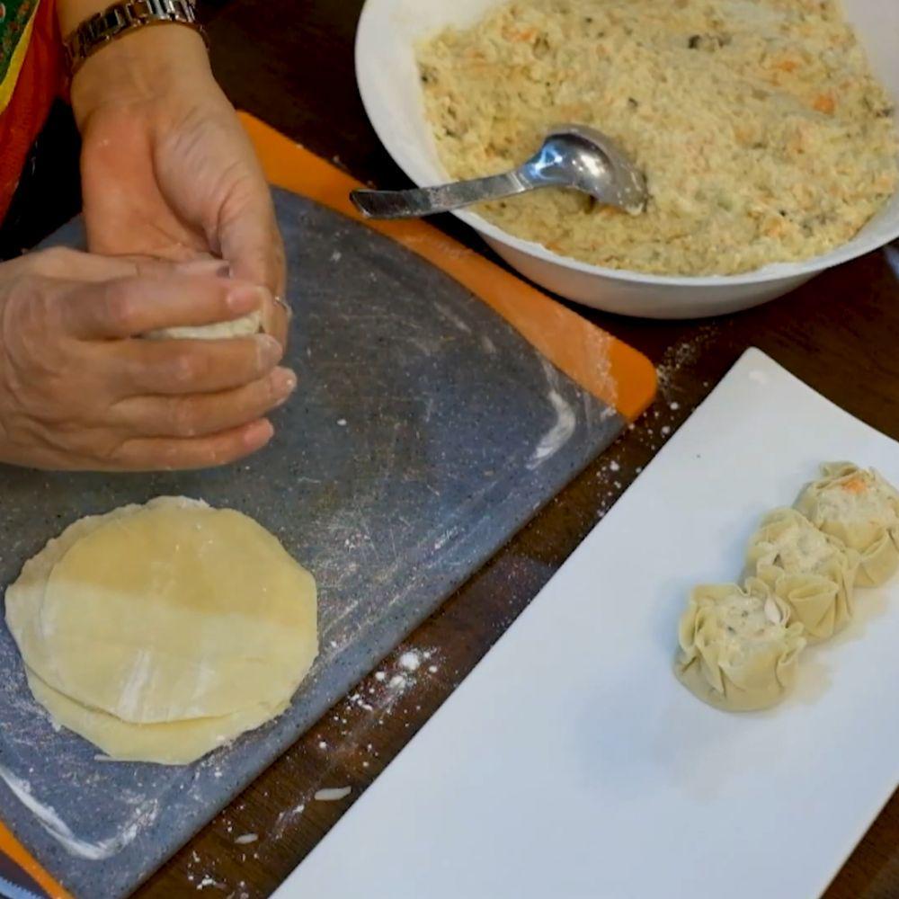 Membuat siomay (youtube.com/cik siuhong)