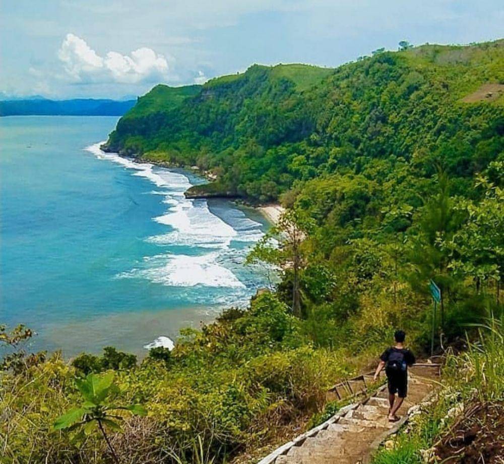 Pantai Popoh (https://www.instagram.com/pesonatulungagung.id/)
